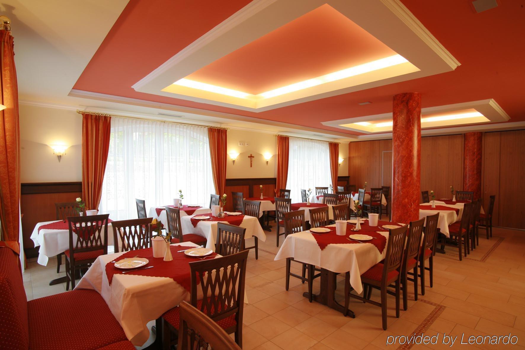 Akzent Hotel Bayerwald-Residenz Neukirchen  Ресторант снимка